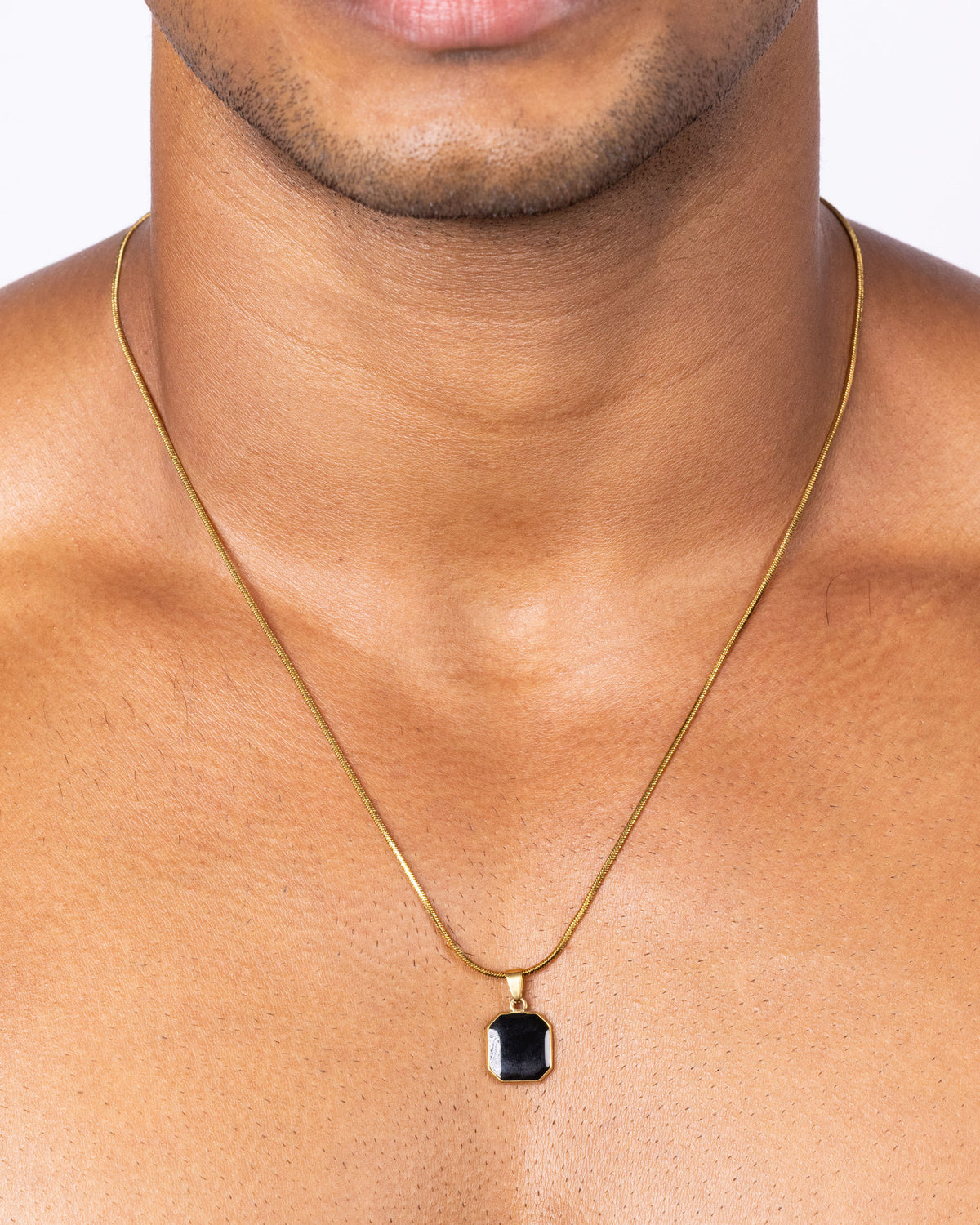 SIGNET — Black Pendant Necklace