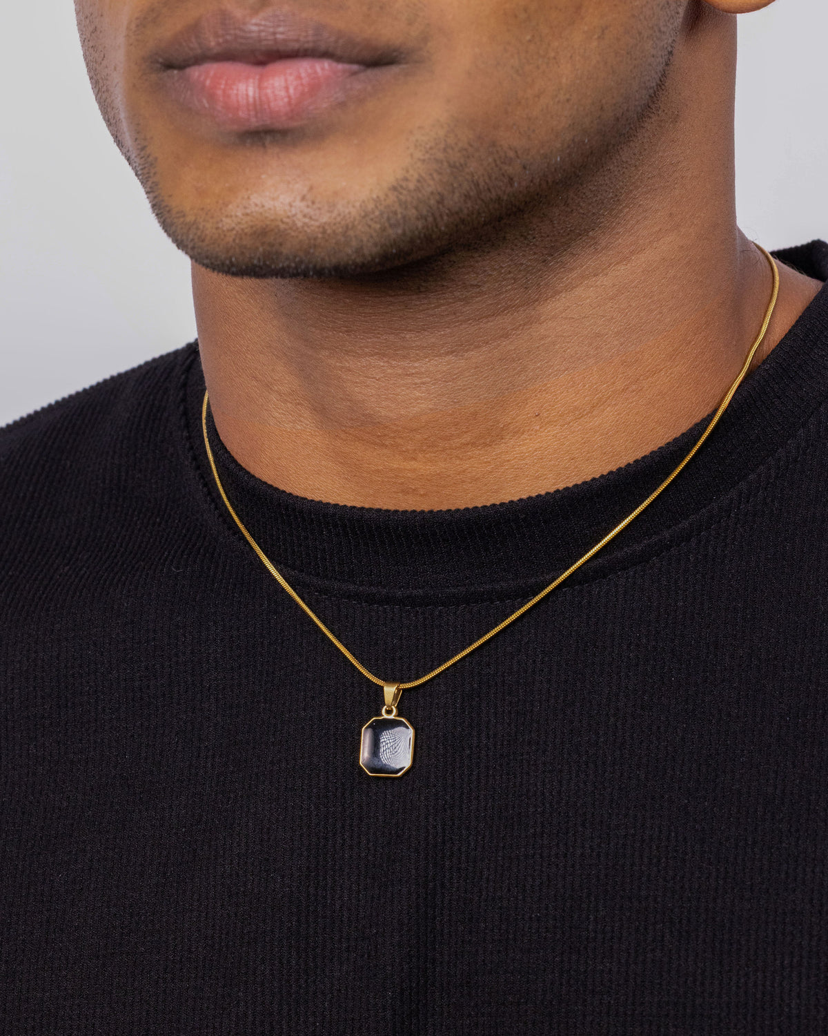 SIGNET — Black Pendant Necklace