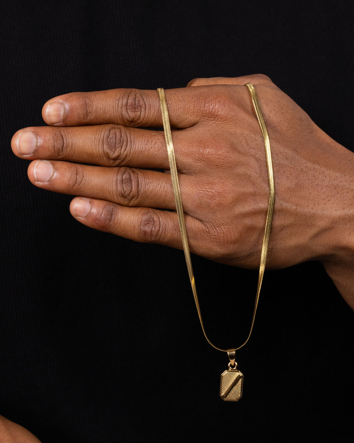 CREST — Gold Pendant Necklace