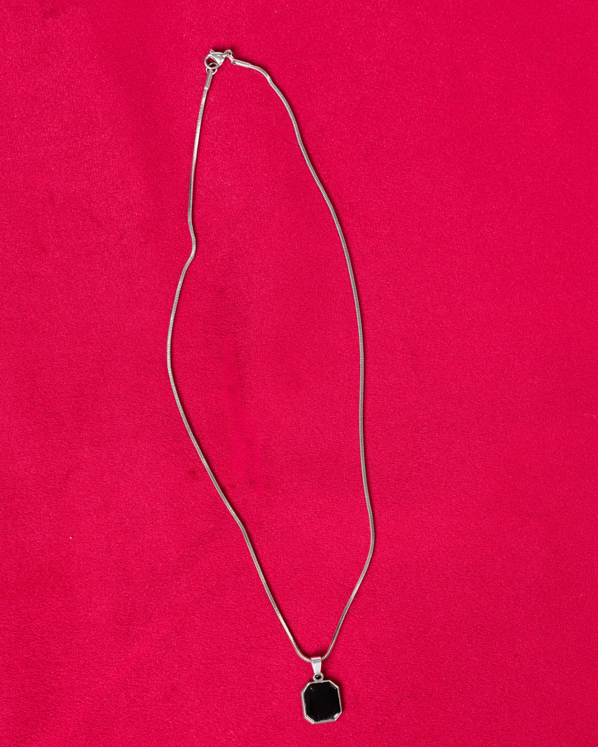 SIGNET — Black Pendant Necklace