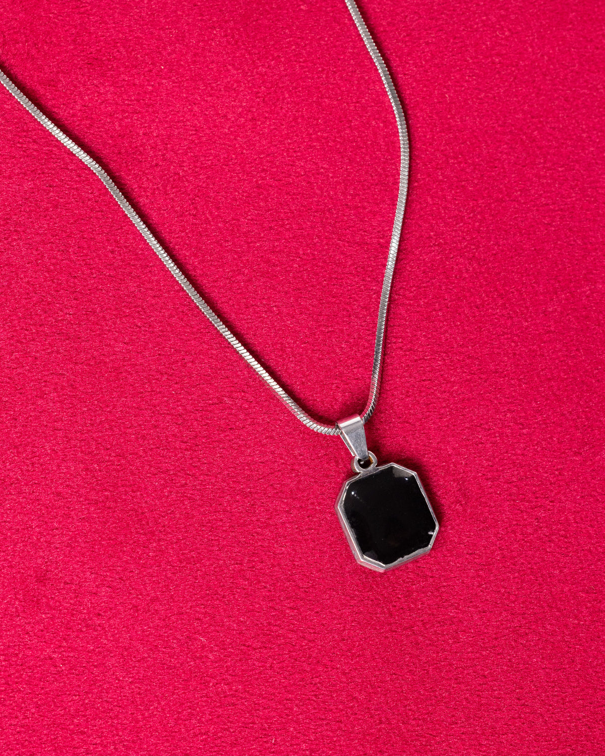 SIGNET — Black Pendant Necklace