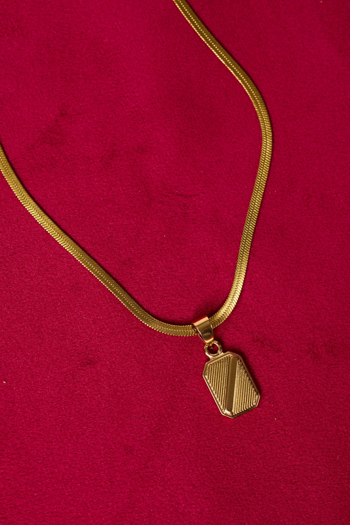 CREST — Gold Pendant Necklace