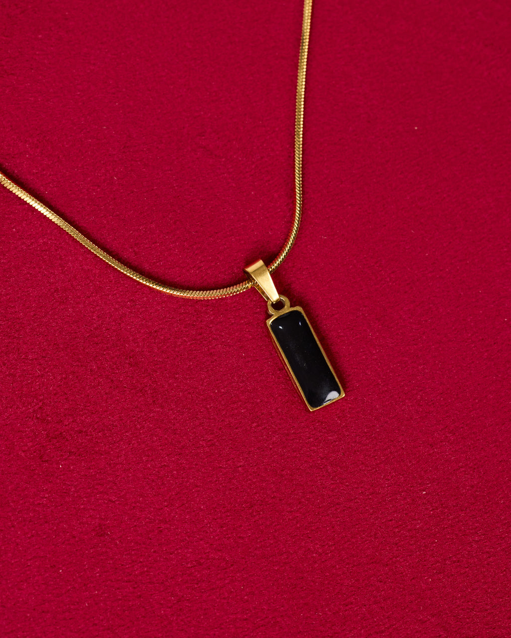 VANTA — Black Tag Pendant Necklace