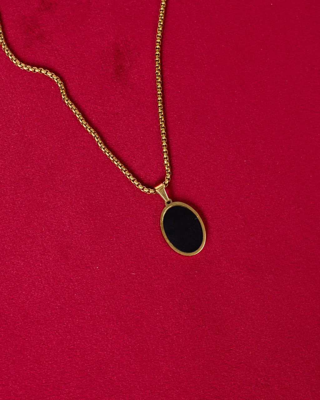 OVAL — Black Pendant Necklace