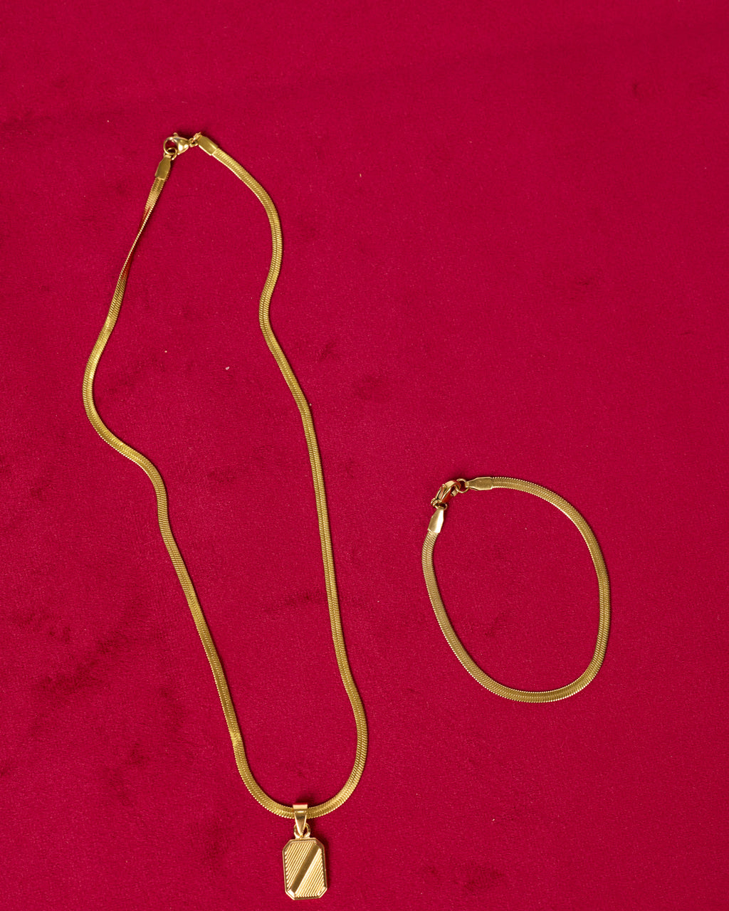 CREST — Necklace & Bracelet Set