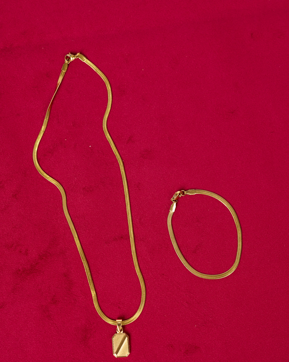 CREST — Necklace & Bracelet Set