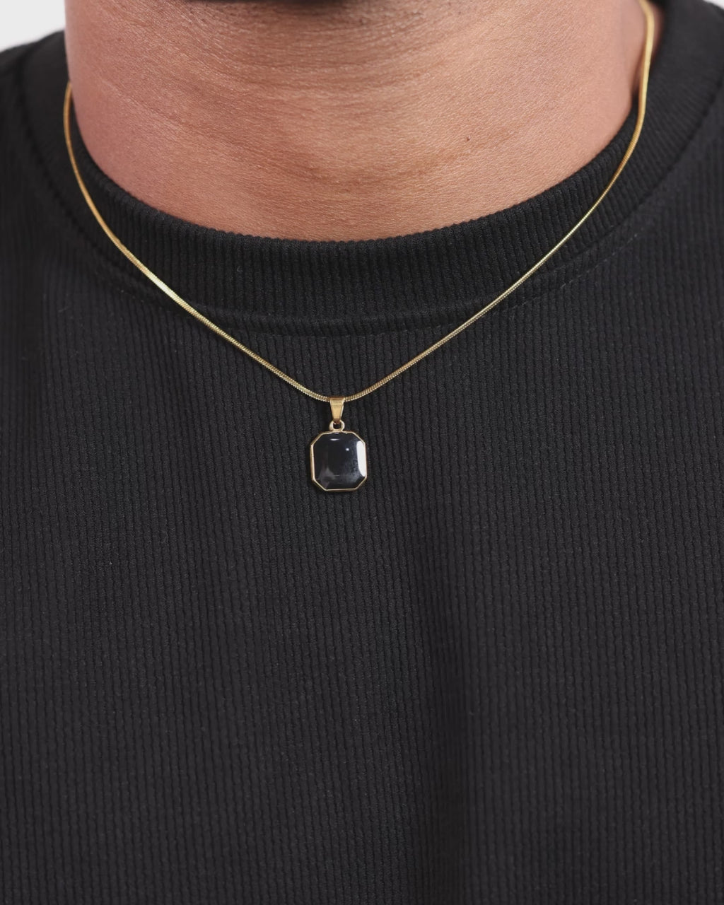 SIGNET — Black Pendant Necklace